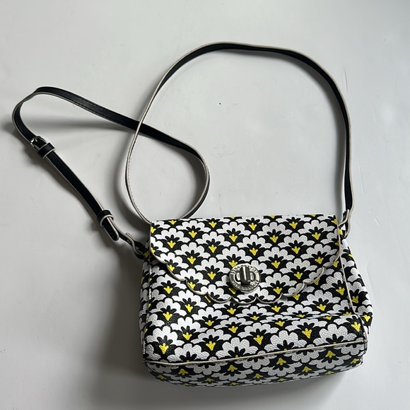 Vera Bradley Scallop Hipster crossbody bag purse Petal Paisley black yellow - Picture 6 of 11